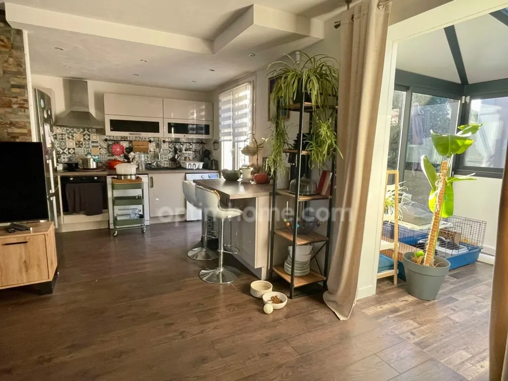 Kitchen - Modern House with Garden in Le Plessis-Bouchard