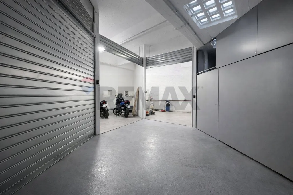 Garage - Garage with Soppalco in Genova