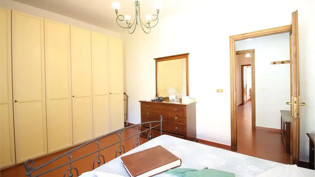 Chambres - Spacious Apartment with Courtyard in Buti