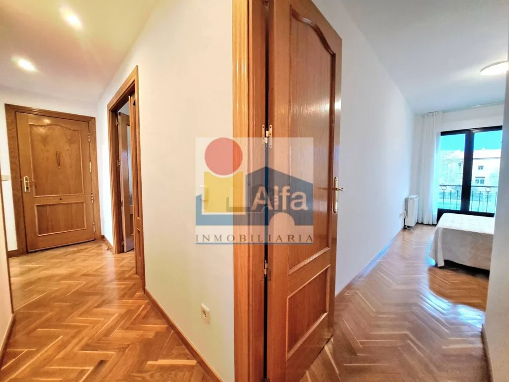 Esik - Apartment with Garage in Rural Area, Madrona