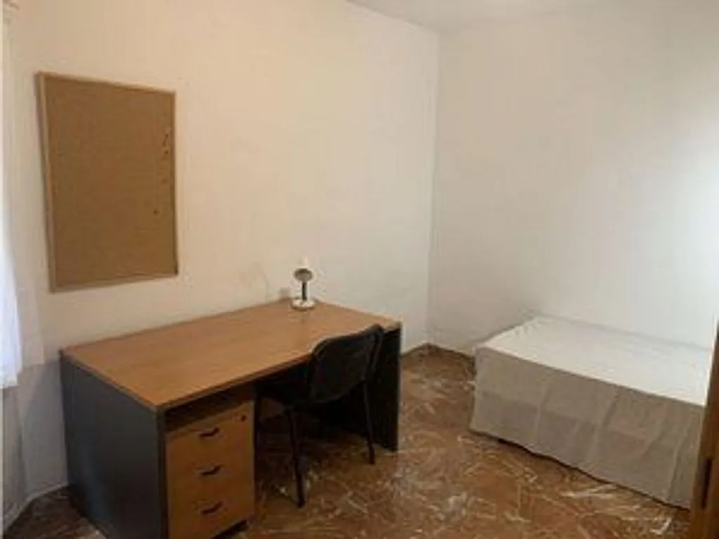 Bureau - Furnished Flat with Balcony in Granada
