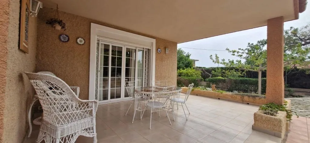 Terrasse - Luxury Villa with Garden in Mutxamel