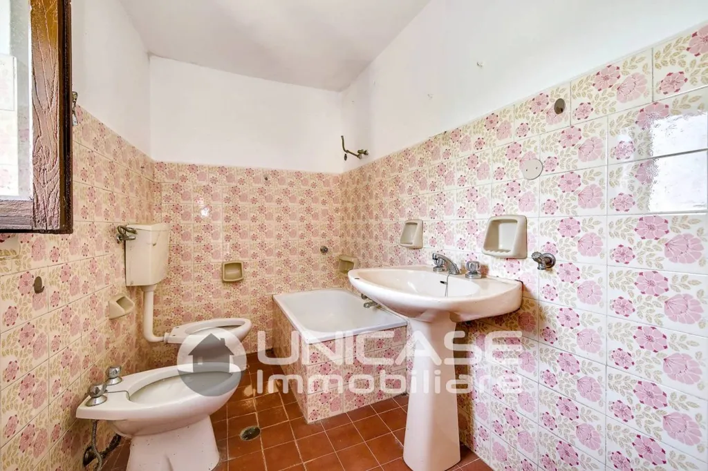 Salles de bain - Casale with Garden and Fireplace in Bagnolo Piemonte