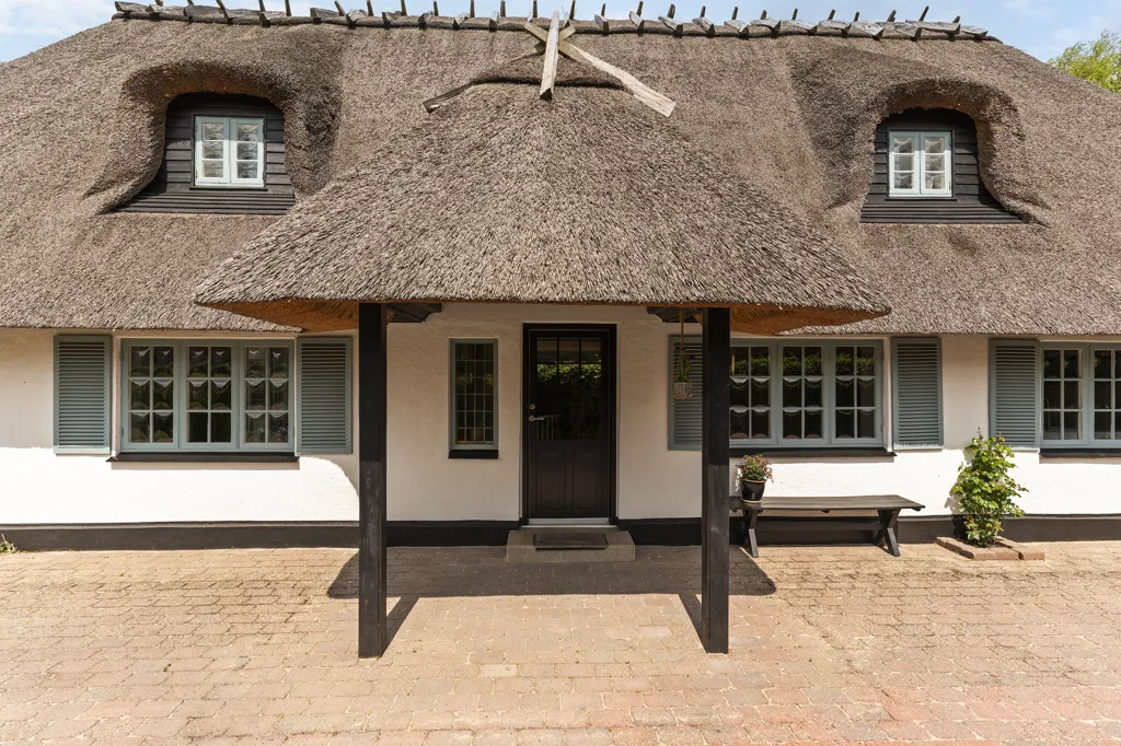 Välivaade - Thatched Villa with Garden in Helstrup