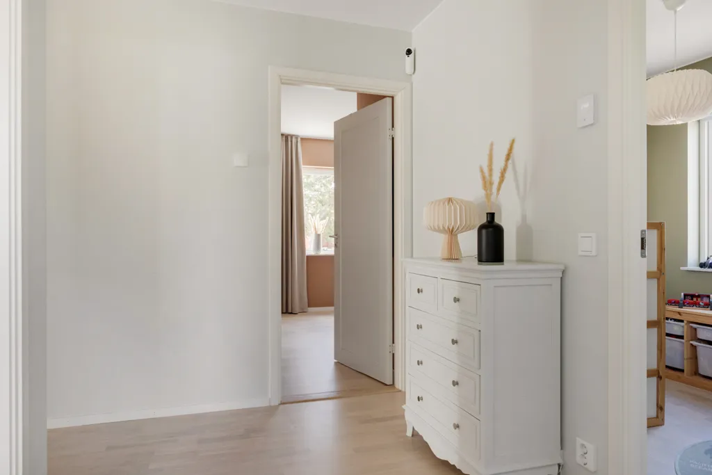 Entrée - Modern Villa with Generous Light in Vallby