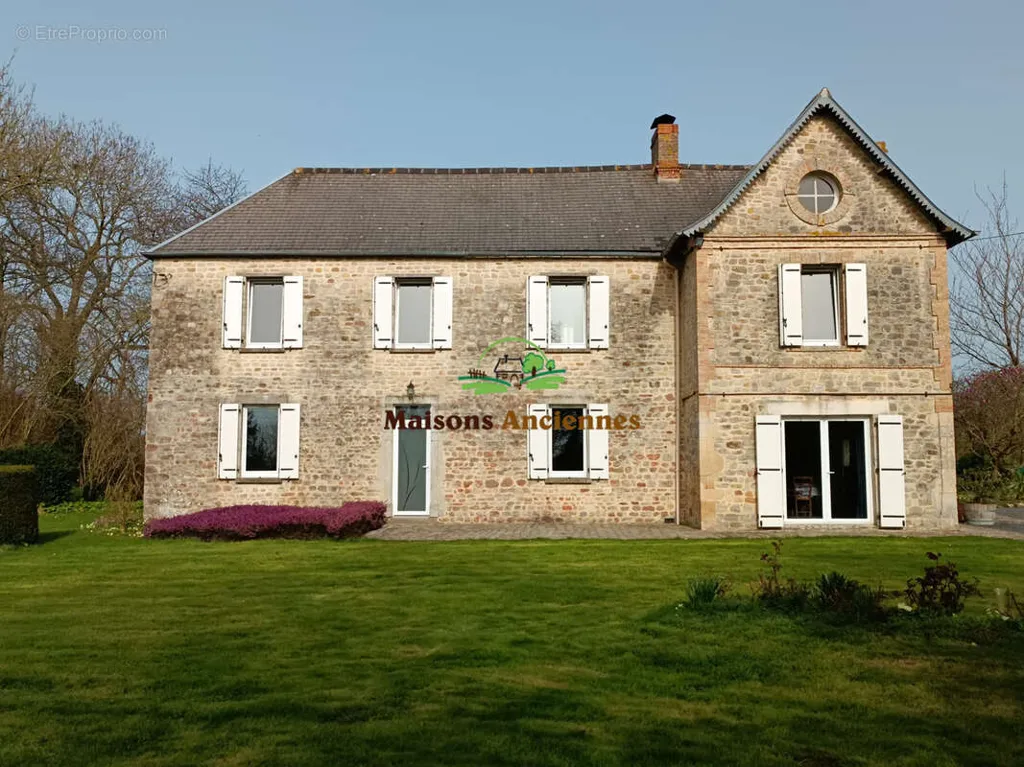 Extérieur - Maison Ancienne avec Parc Arboré à Isigny-sur-Mer