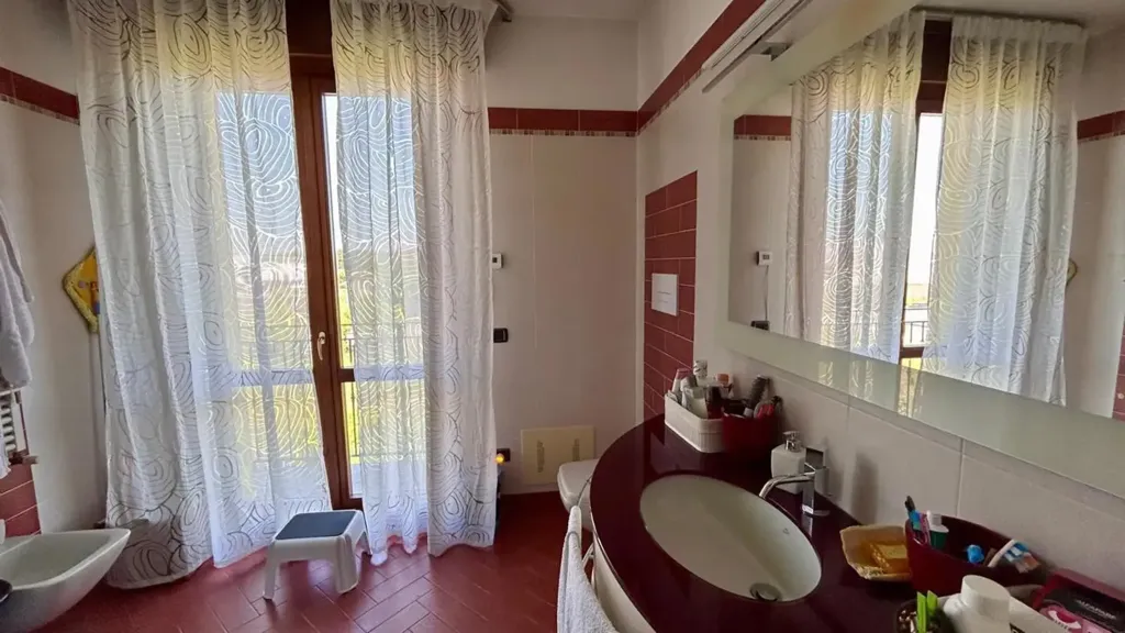 Salles de bain - Rustic Villa with Solar Panels in Garlasco