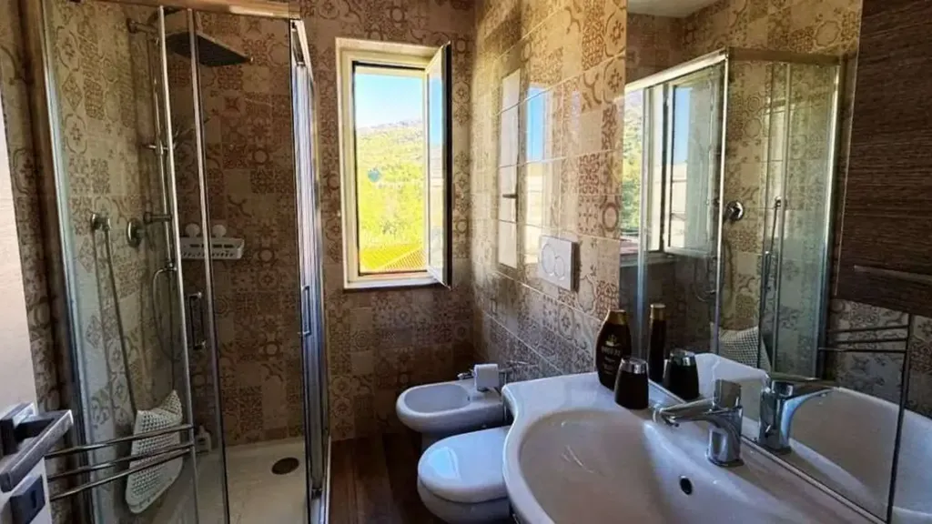 Salles de bain - Rustic Apartment with Mountain View in Belvedere Marittimo