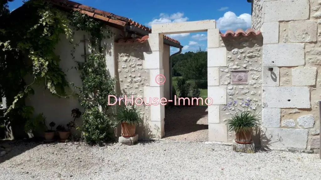 Jardin - Maison en Pierre avec Piscine à Verteillac