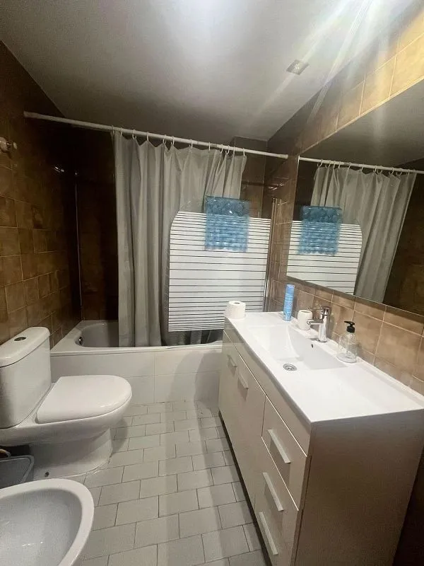 Bathrooms - Student Flat with Terrace in Villarejo, Granada