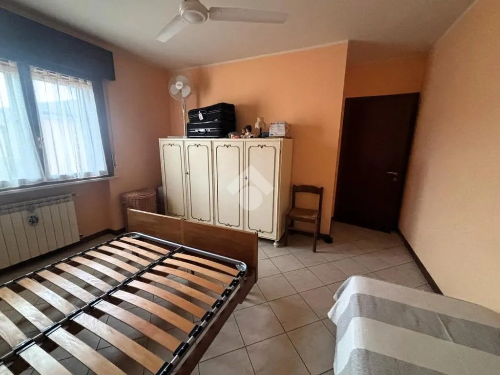 Chambres - Quadrilocale with Balcony in Mantova