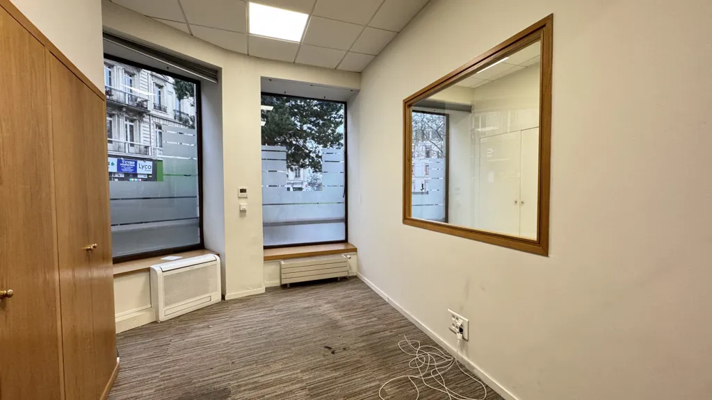 Bureau - Immeuble avec Surface Commerciale à Saint-Étienne