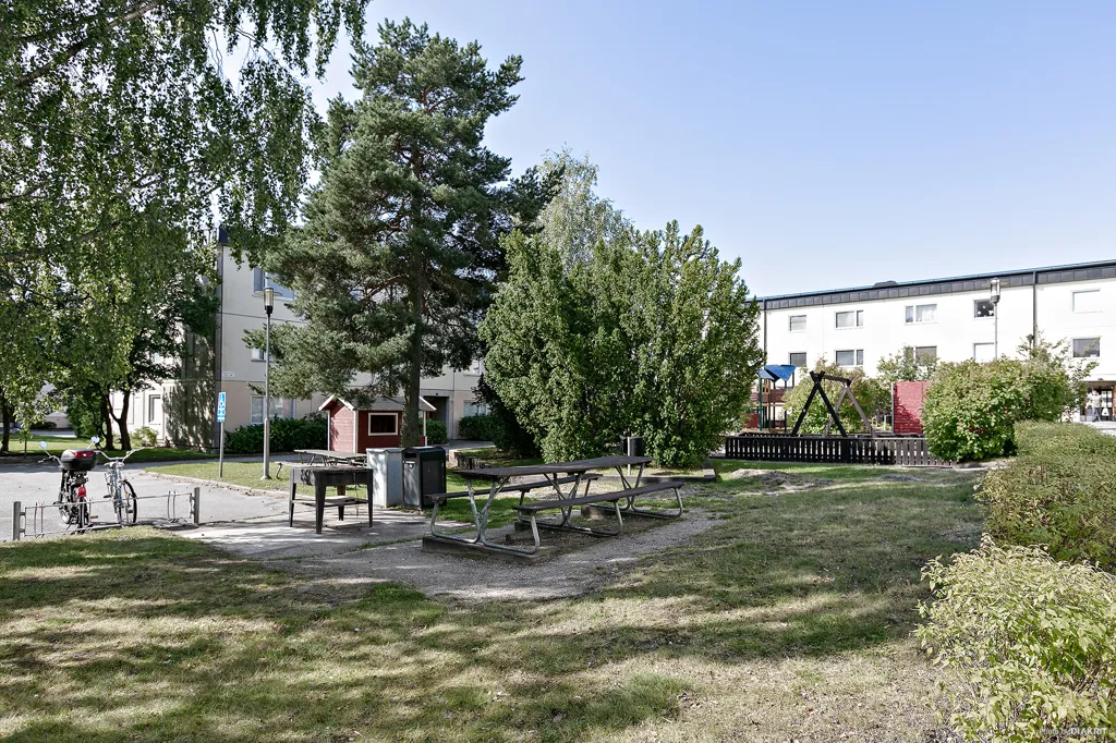 Aed - Spacious Apartment with Balcony in Söderby