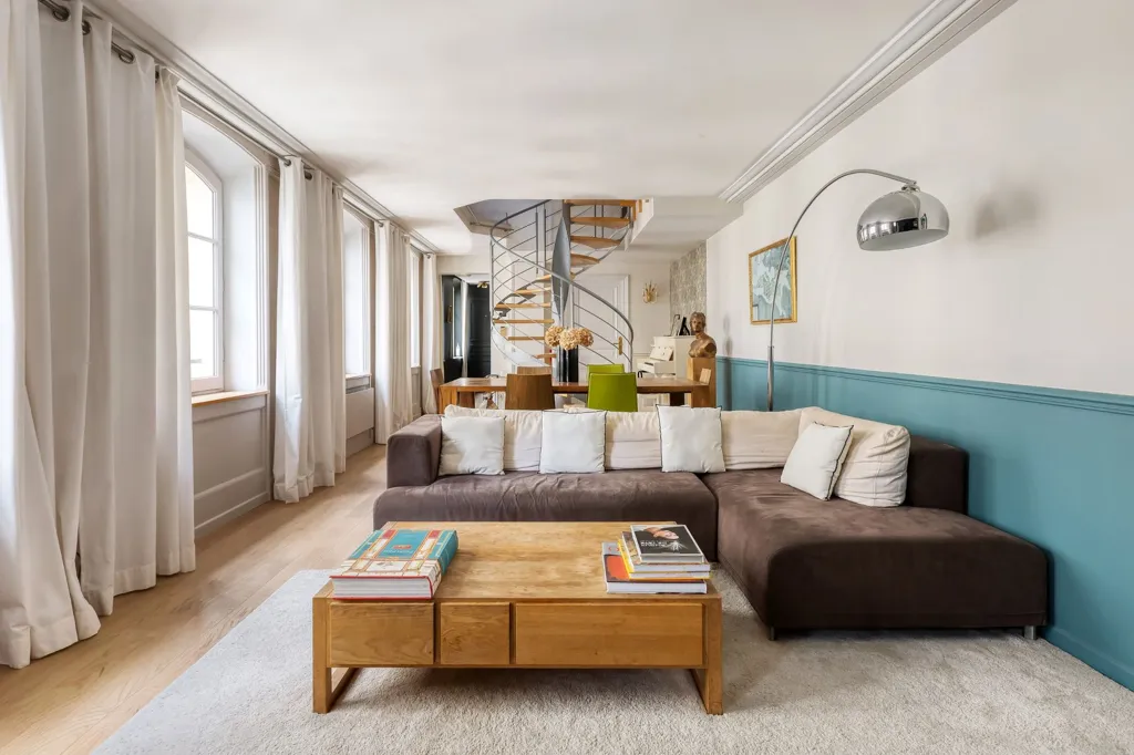 Elutuba - Duplex in Village Royale with Private Access