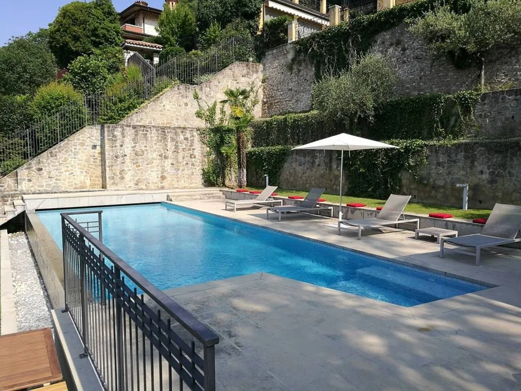 Piscine - Luxury Villa with Pool in Brescia