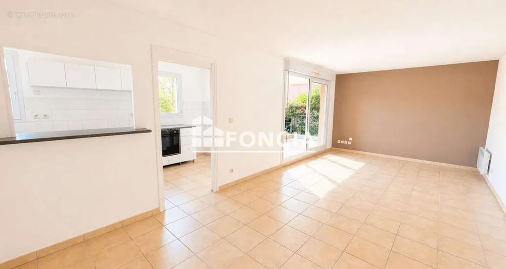 Cuisine - Appartement 3 Pièces avec Vue Lac et Piscine
