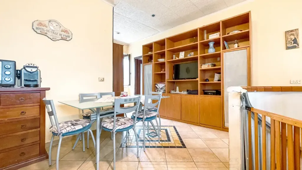 Dining Room - Semi-detached House with Garden in Momo