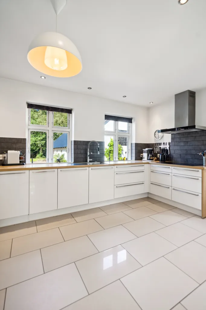 Cucina - Architect-Designed Farmhouse with Stables in Brande