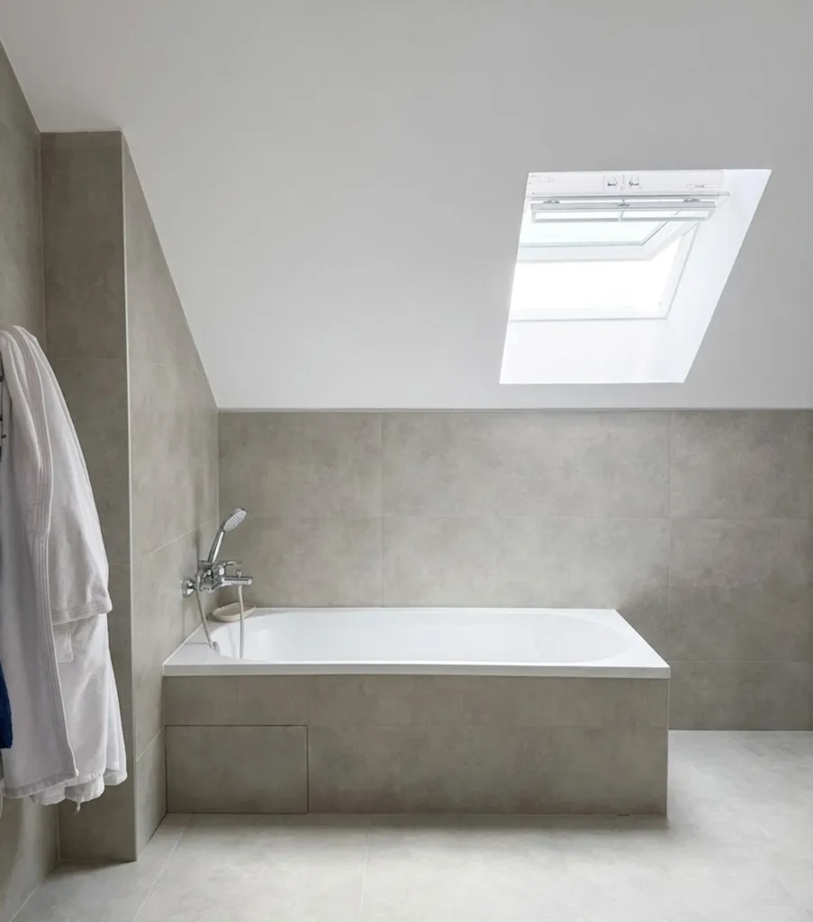 Salles de bain - Maison Neuve avec Piscine à Aiserey