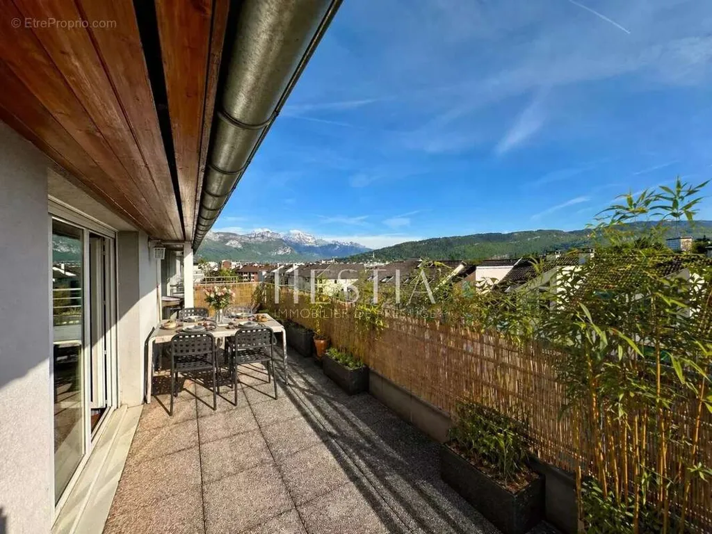 Balcone - Attic Flat with Mountain View in Annecy