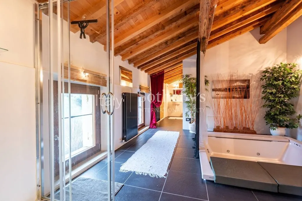 Salles de bain - Historic Villa with Panoramic Pool in Vittorio Veneto