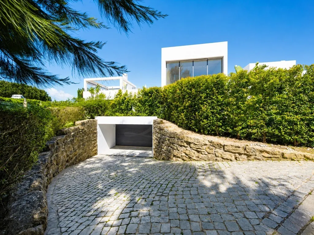 Exterior - Villa with Pool and Mountain Views in Sintra
