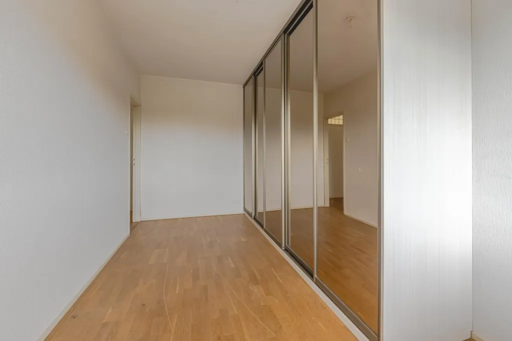 Rooms - 4-Bedroom Flat with Panoramic View in Rotterdam