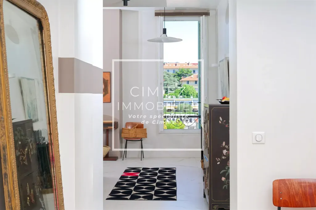 Hallway - Luxury Apartment with Mountain View in Cimiez