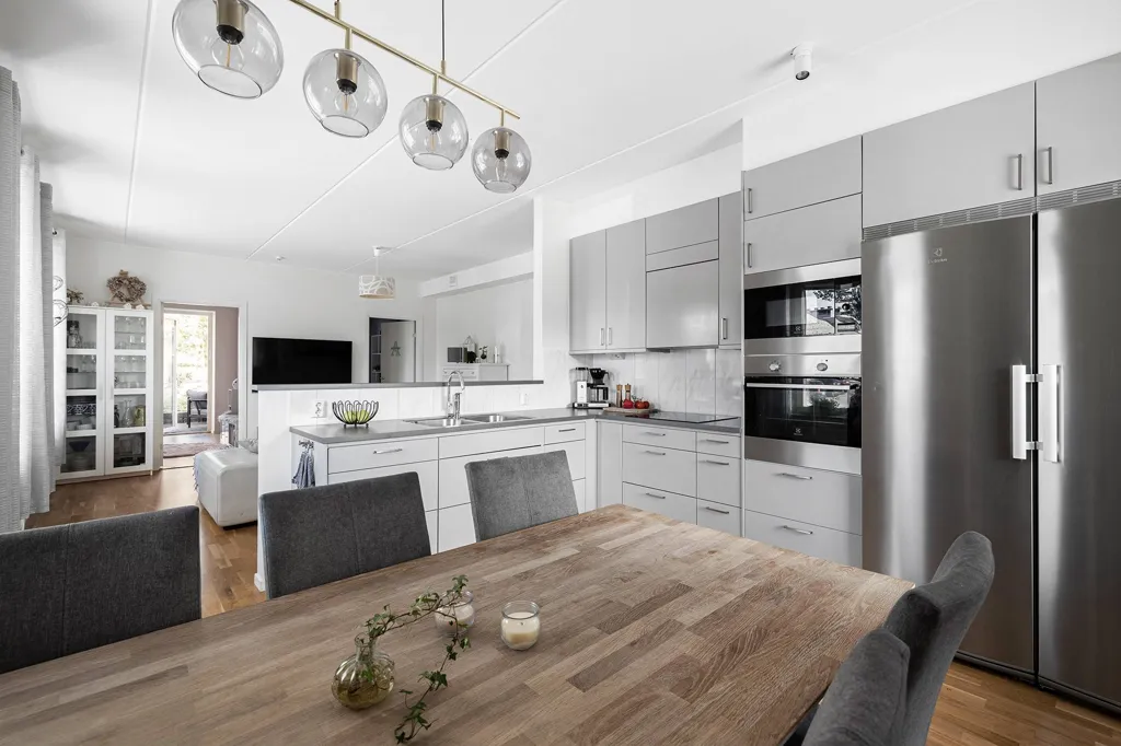 Köök - Open-Plan Flat with Balcony in Central Kallhäll
