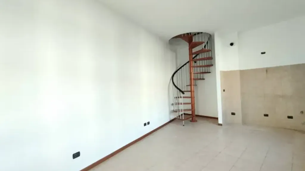 Pièces - Rented Duplex with Central Heating in Rho