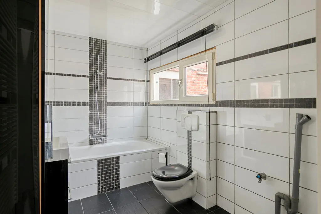 Salles de bain - Corner House with Patio in Terneuzen