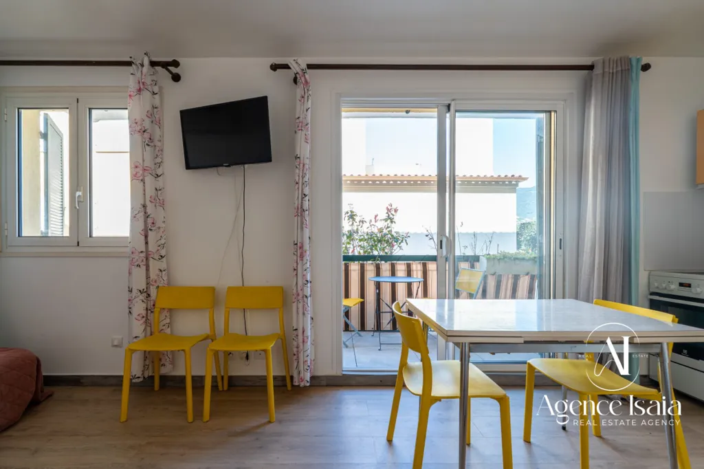 Söögituba - Studio with Terrace in Cavalaire-sur-Mer