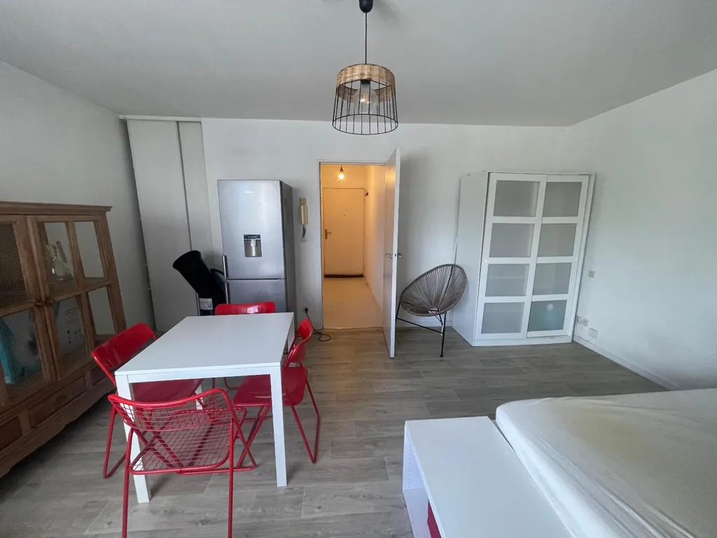 Magamistoad - 1-Bedroom Apartment with Parking in Talence