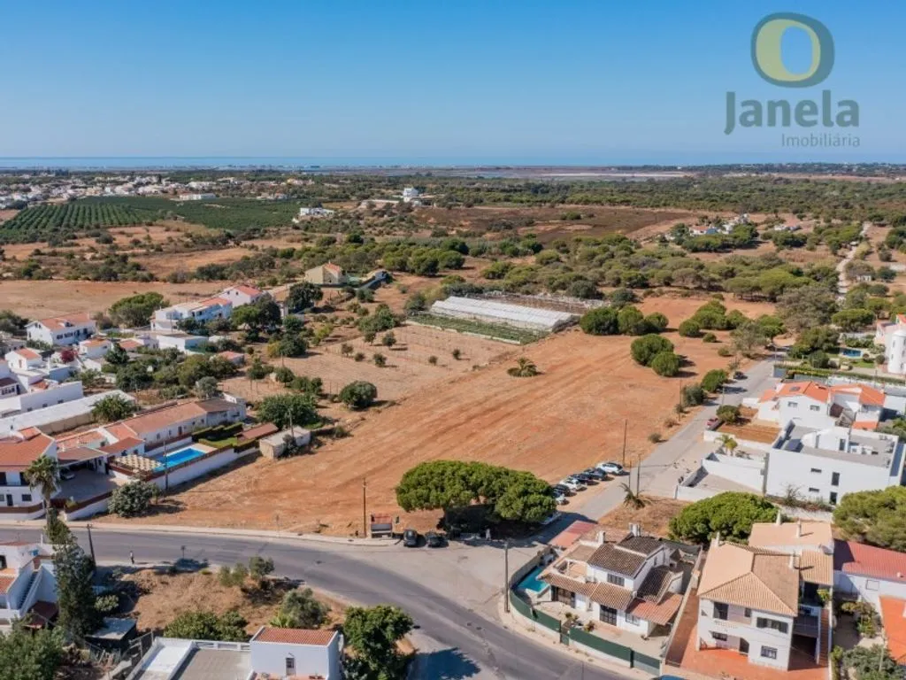 Õhuvaade - Development Land with Pool in Gambelas, Faro