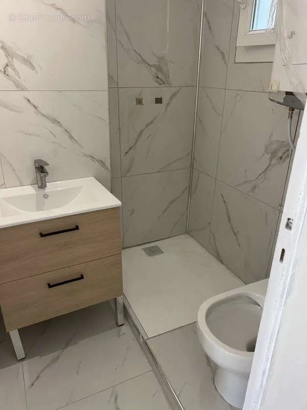 Vannitoad - Renovated 2-Bed Flat with View in Toulon
