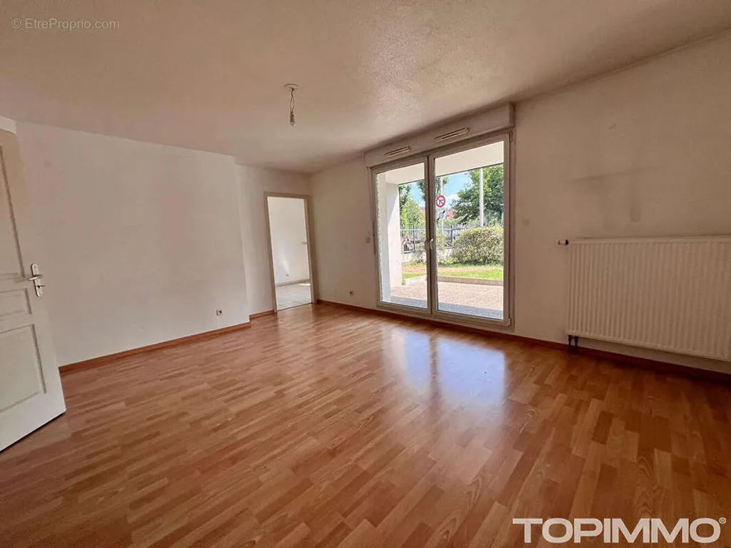 Soggiorno - 3-Bed Flat with Terrace in City Centre