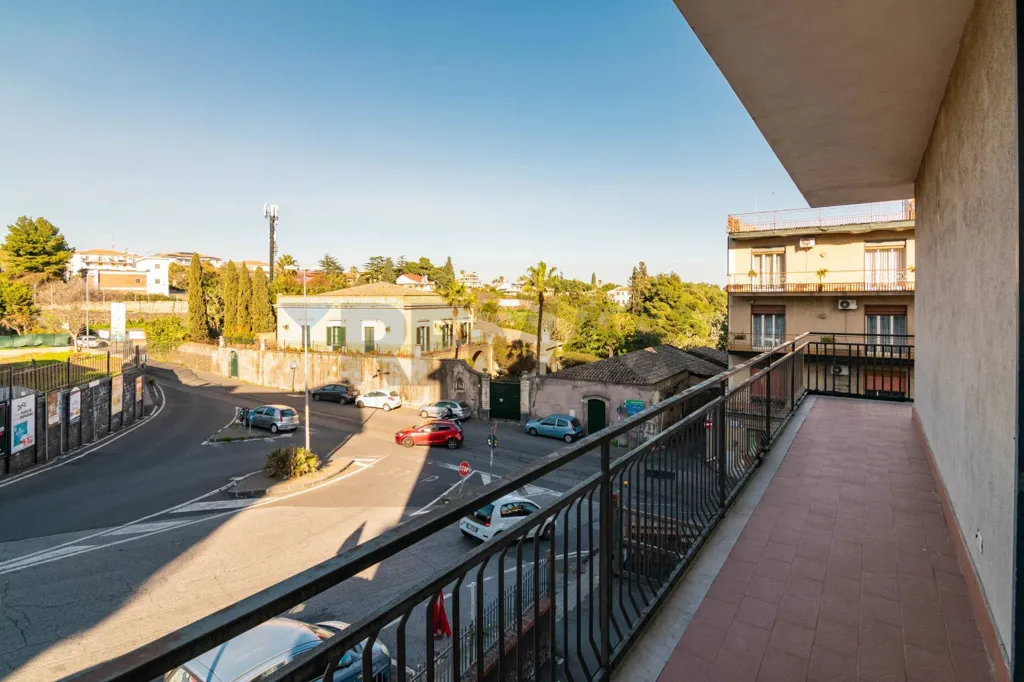 Rõdu - Apartment with Balcony Views in San Giovanni la Punta