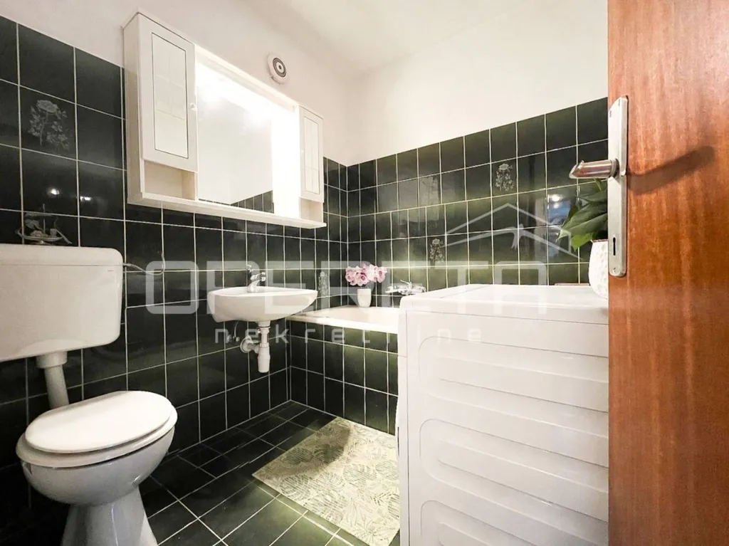 Bathrooms - Apartment with Balcony in Staro Brestje, Zagreb