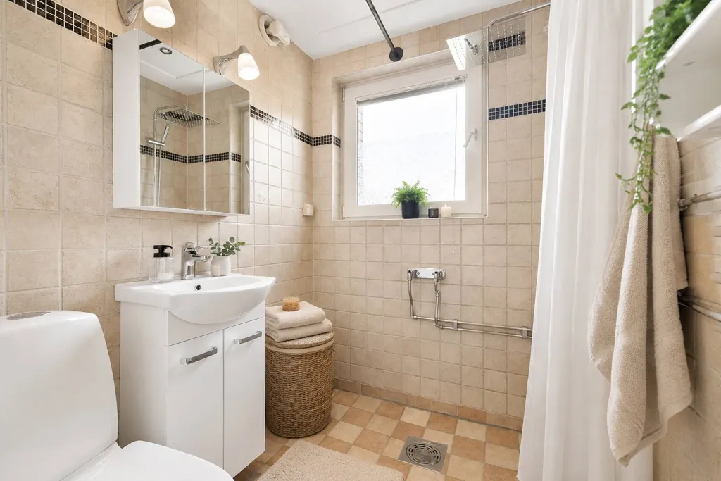 Salles de bain - Ground Floor Apartment with Balcony in Jakobsberg