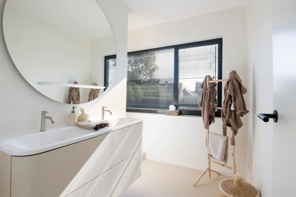 Salles de bain - Villa rénovée avec poolhouse à top location