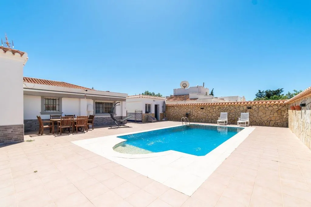 Pool - Luxury Villa with Pool in Torrevieja