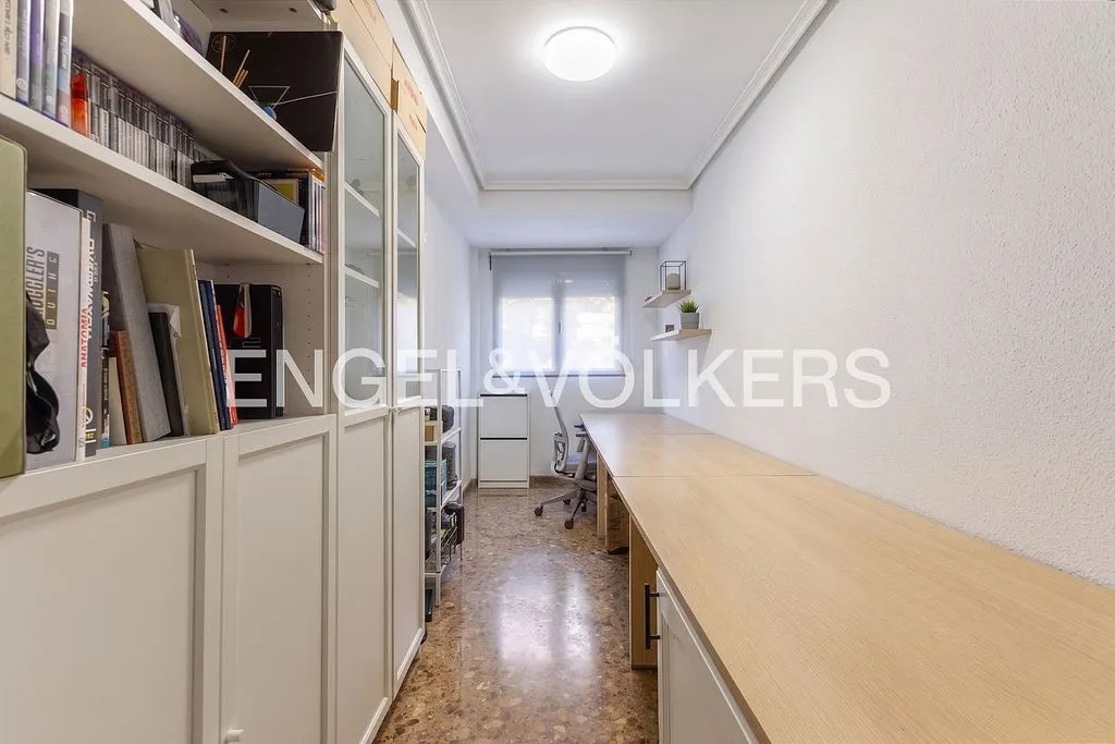 Bureau - Duplex with Balcony in Sant Isidre