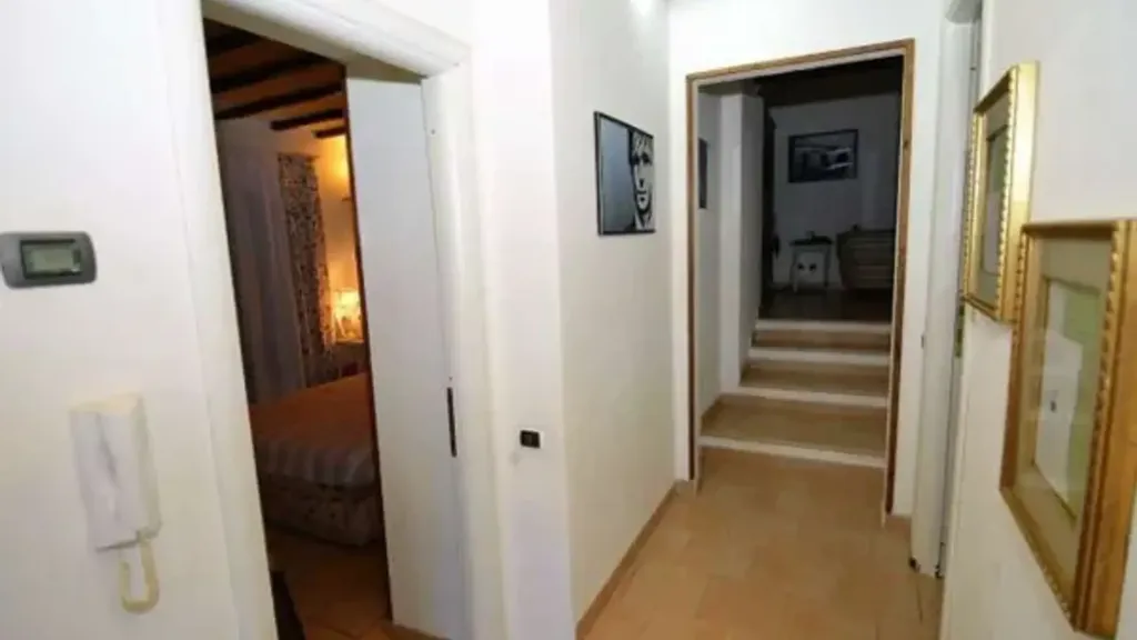 Entrée - Rustic-Style Apartment with Garden in Genoa