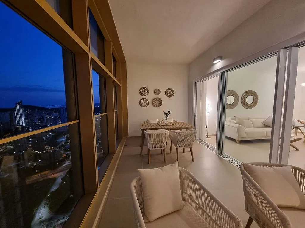 balcony