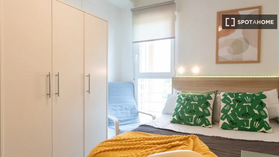 Bedrooms - Furnished Room with City View in Valverde