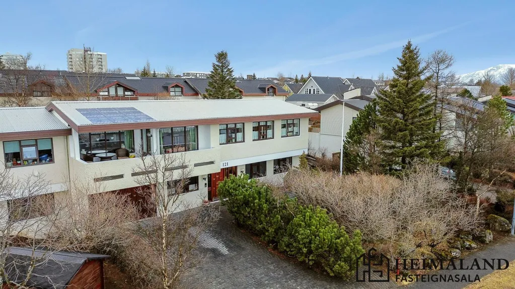 Vista aerea - Two-Storey End House with Garden in Reykjavik