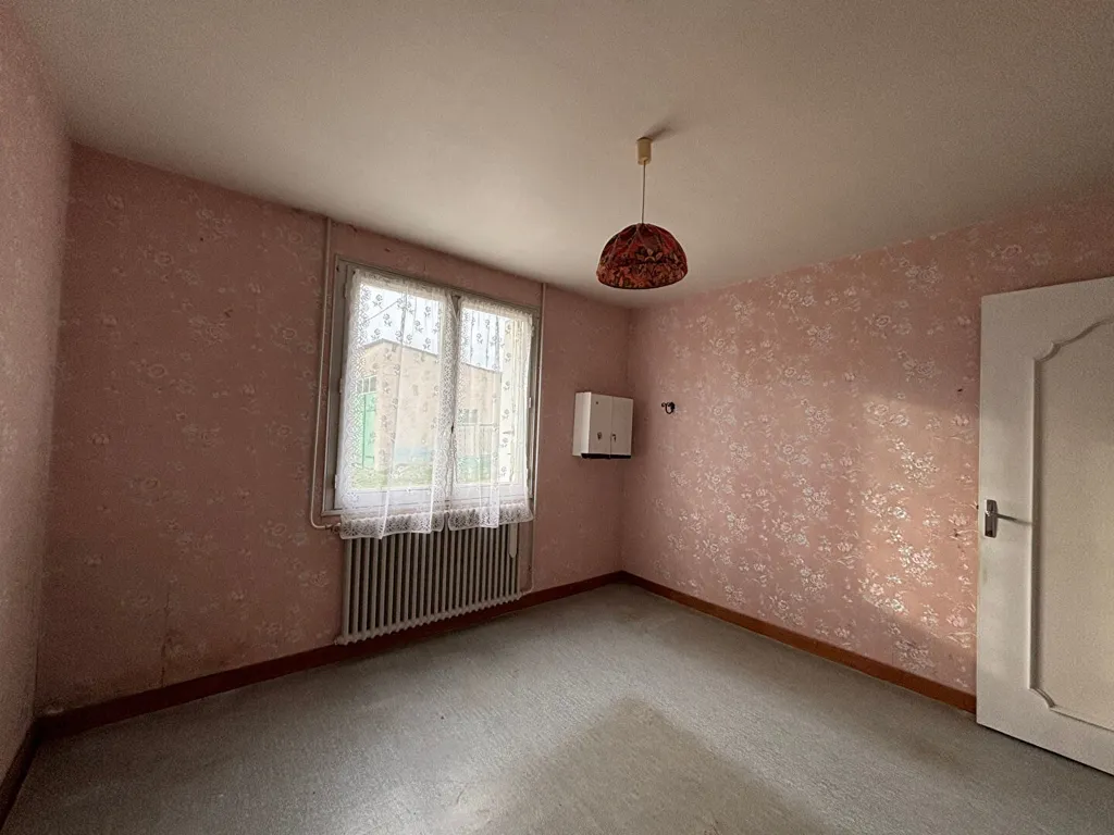 Stanze - House with Constructible Land in West Châtellerault