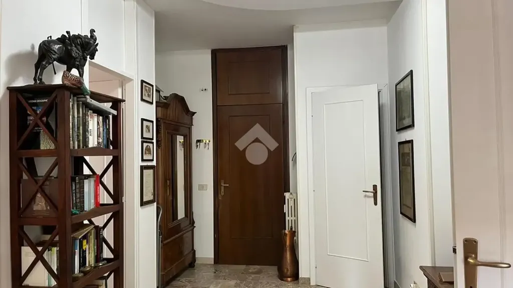 Hallway - Three-Bedroom Apartment with Balcony in Melegnano