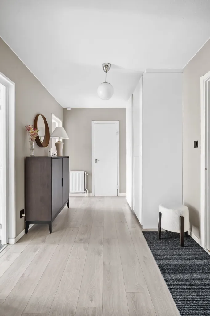 Entrée - Spacious Two-Bedroom Flat with Balcony in Central Timrå