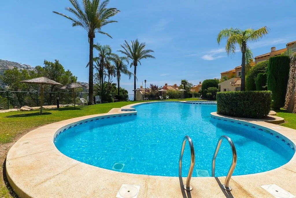 Bassein - Terraced House with Pool in Mascarat